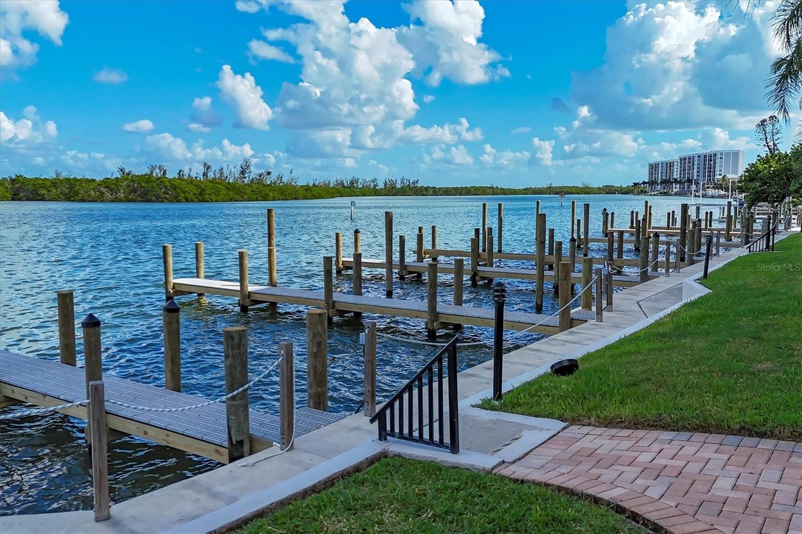 SUNRISE COVE SEC 4 - Residential