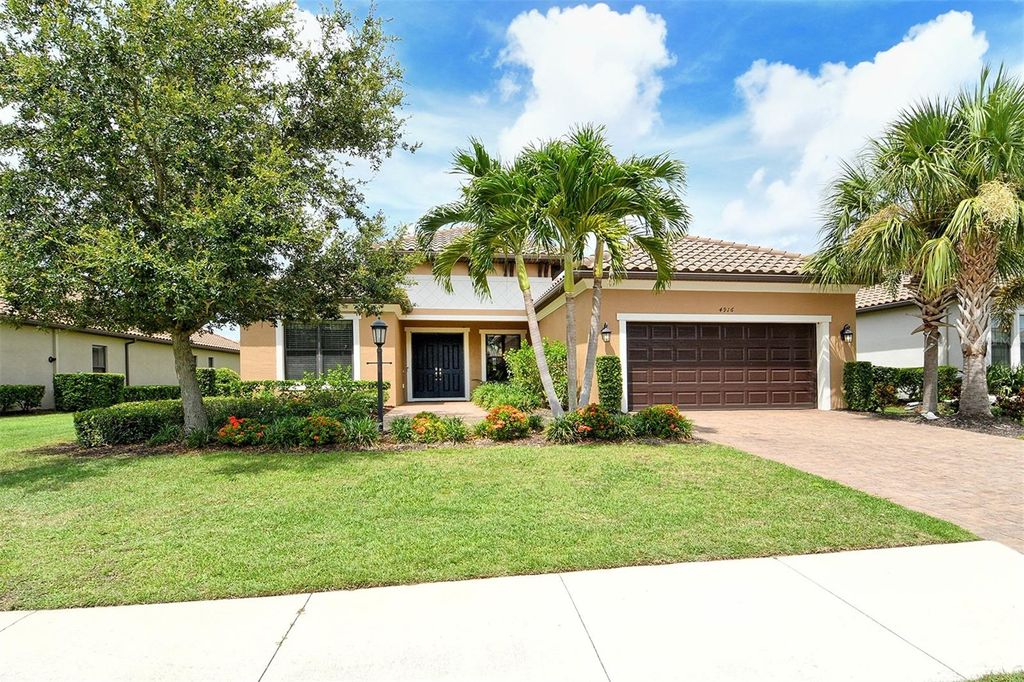 Photo of 4916 Tivoli Run, Bradenton, FL 34211 (MLS # A4656656)