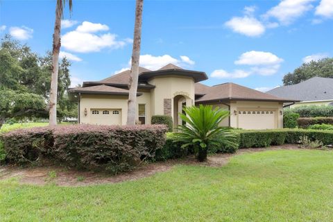 A home in LADY LAKE