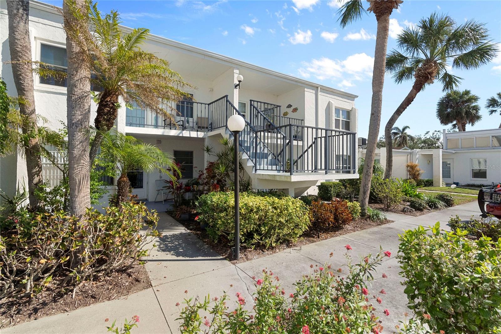 755 VILLAGE CIRCLE 203