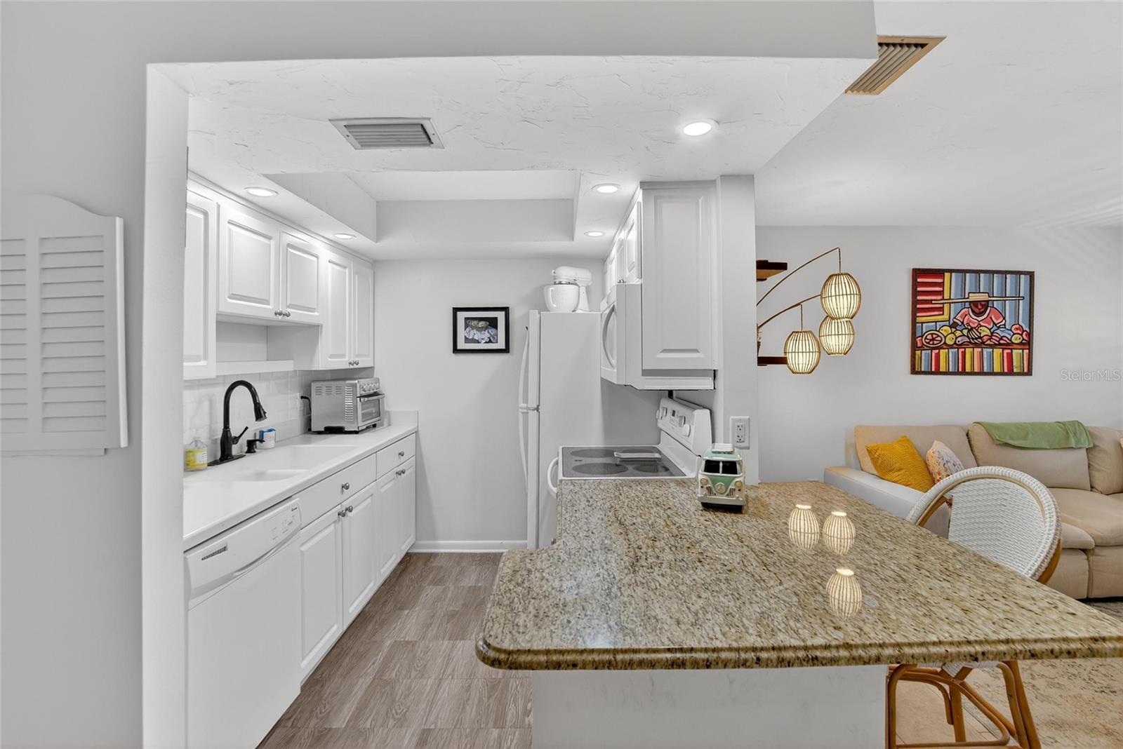 VELVET CLOAKE CONDO - Residential Lease