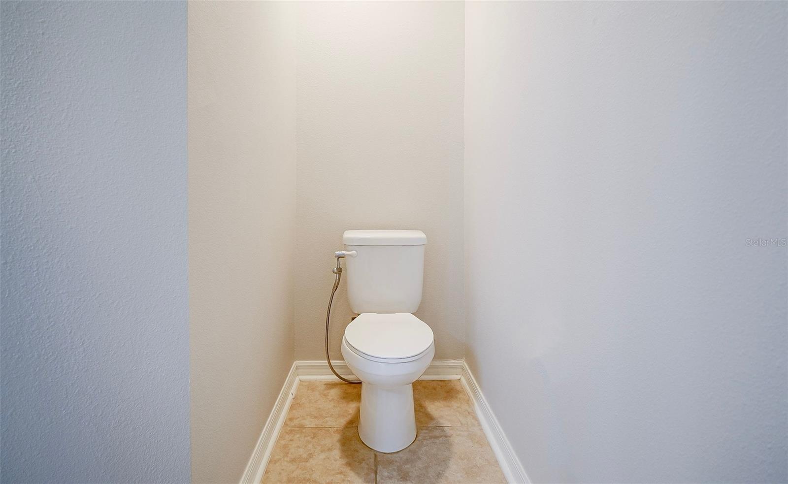 SHERMAN HILLS - Residential Lease