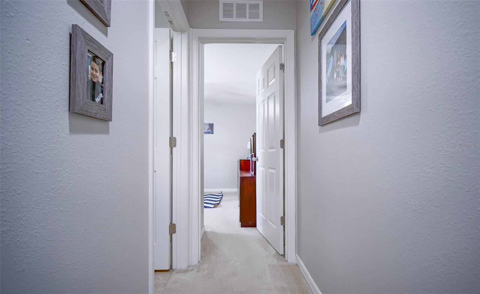 SHERMAN HILLS - Residential Lease