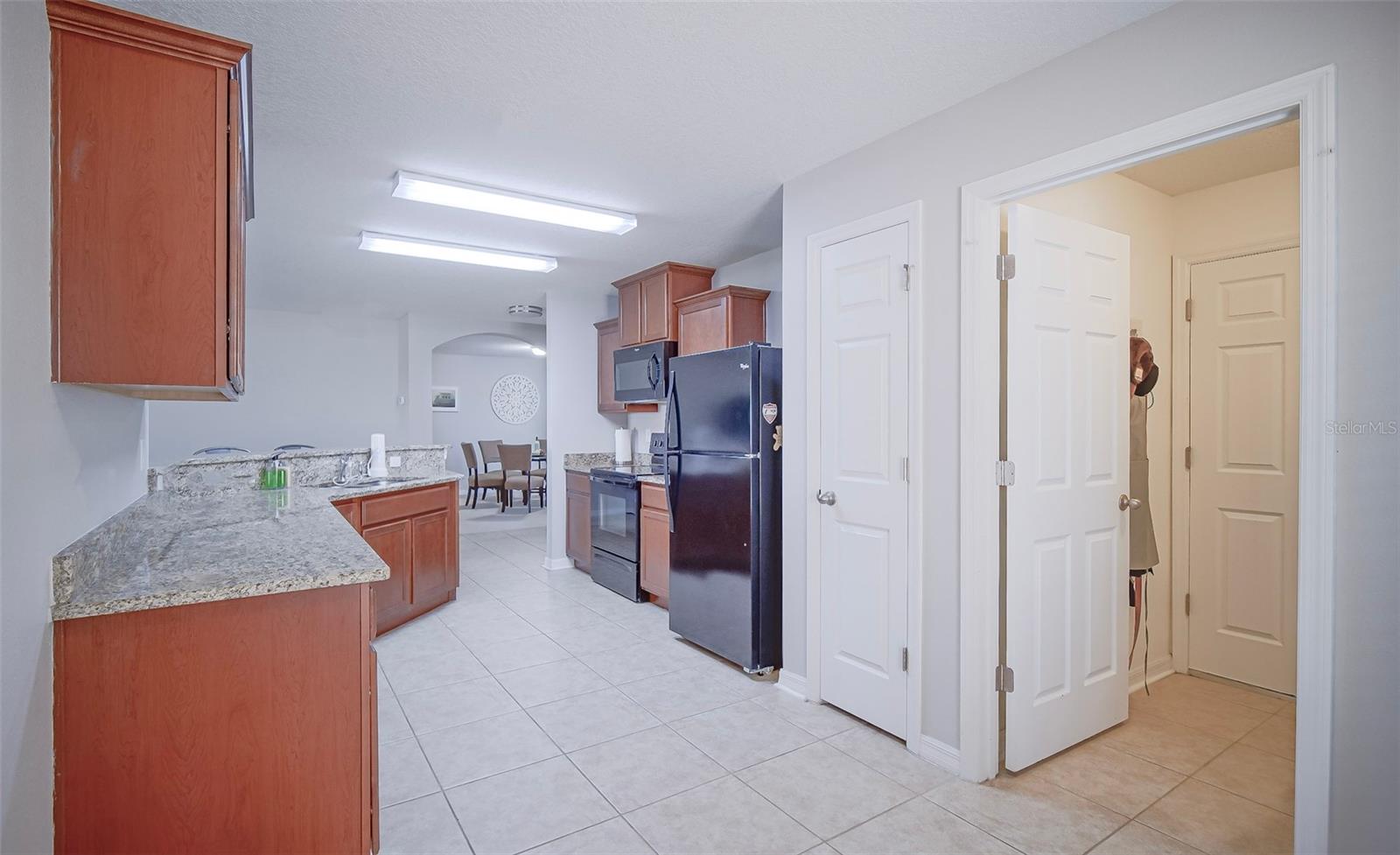 SHERMAN HILLS - Residential Lease