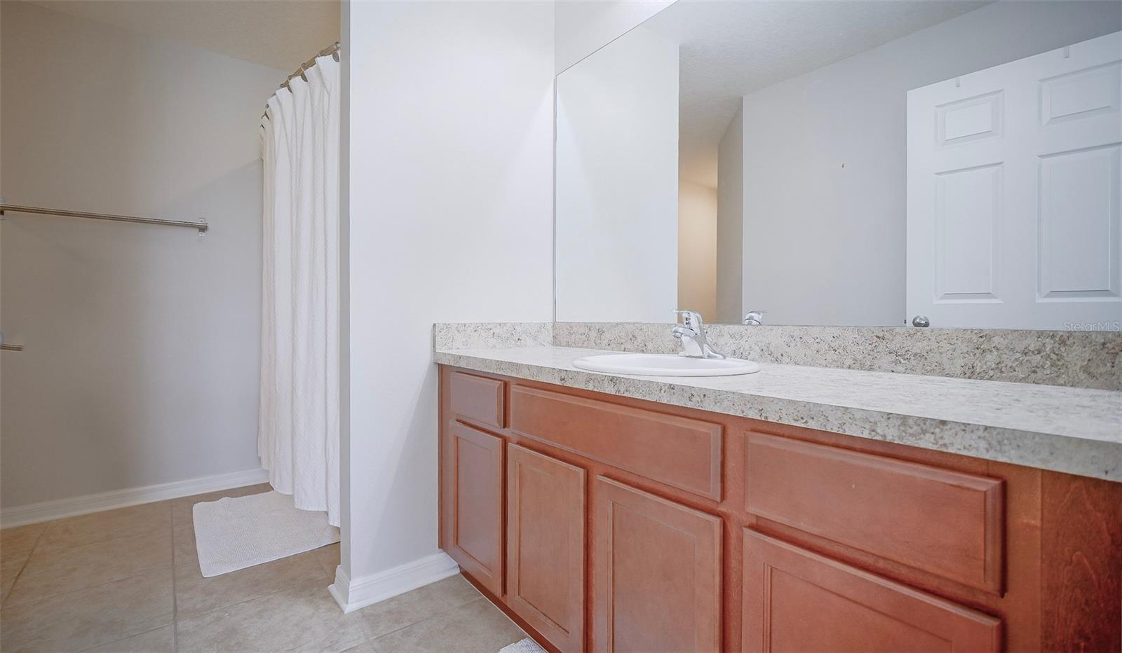 SHERMAN HILLS - Residential Lease