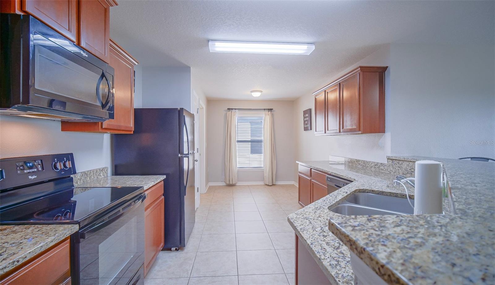 SHERMAN HILLS - Residential Lease