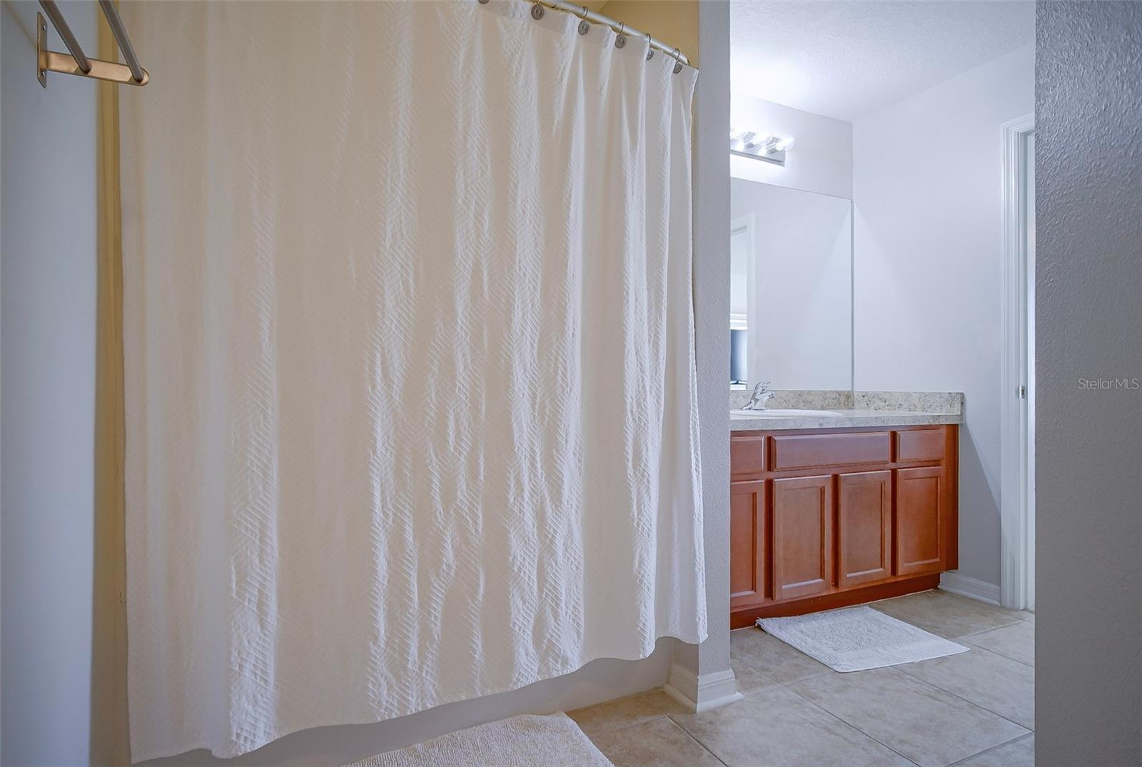 SHERMAN HILLS - Residential Lease