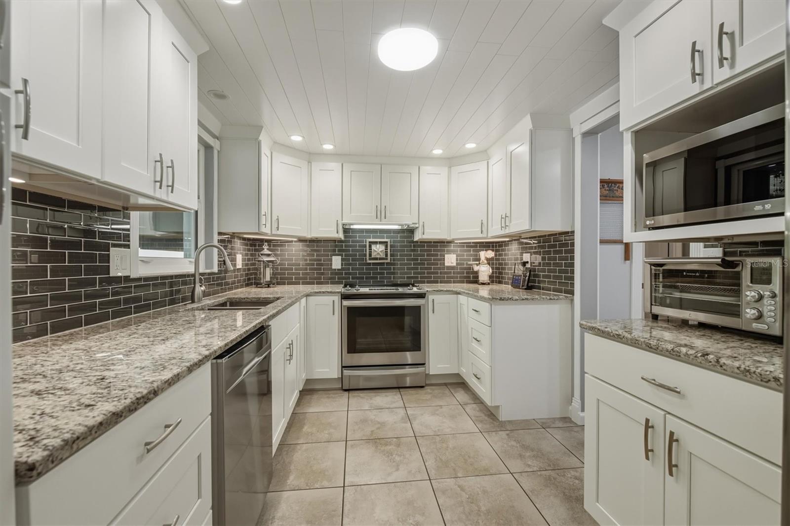 SOUTH VENICE - Residential