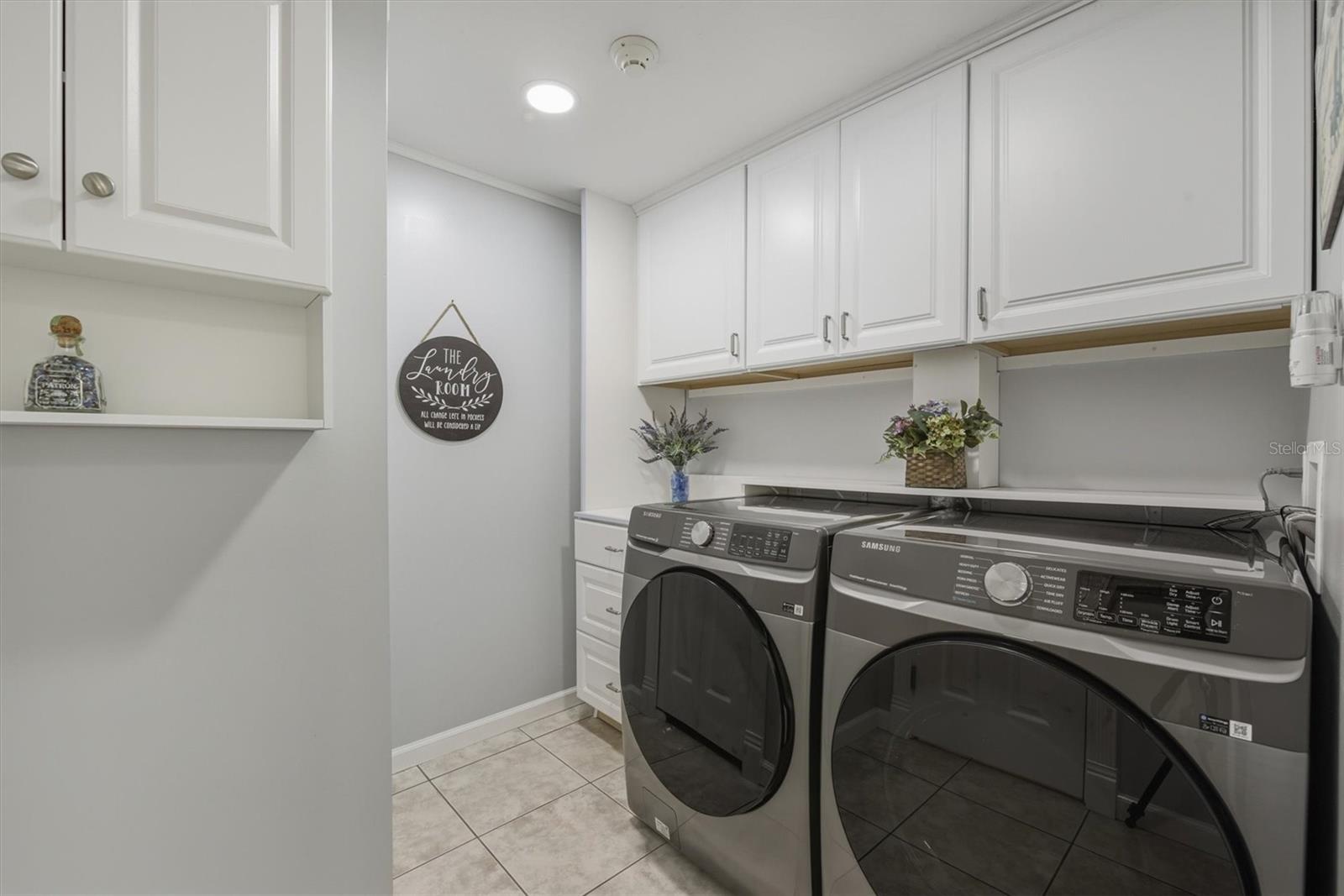 SOUTH VENICE - Residential