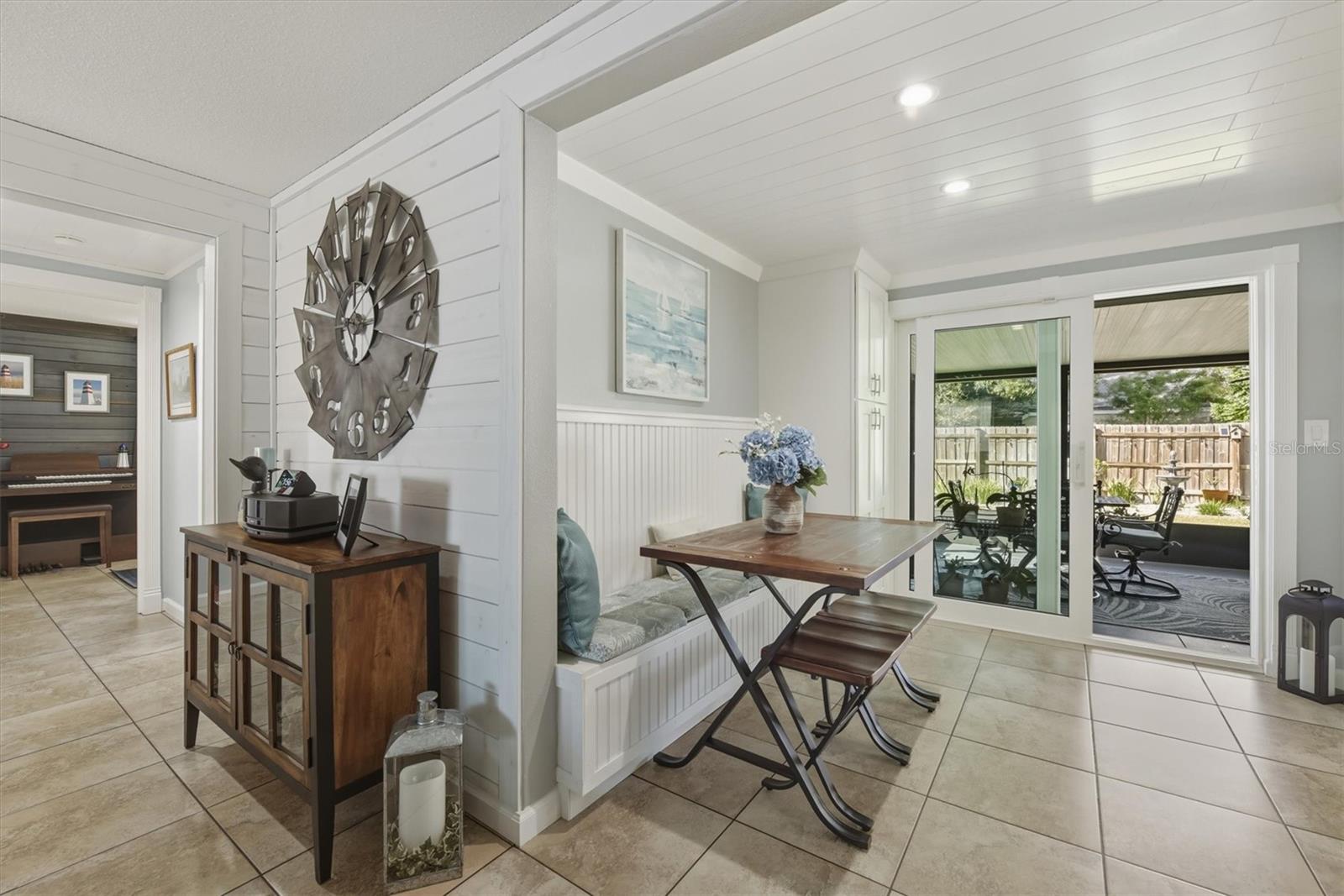 SOUTH VENICE - Residential