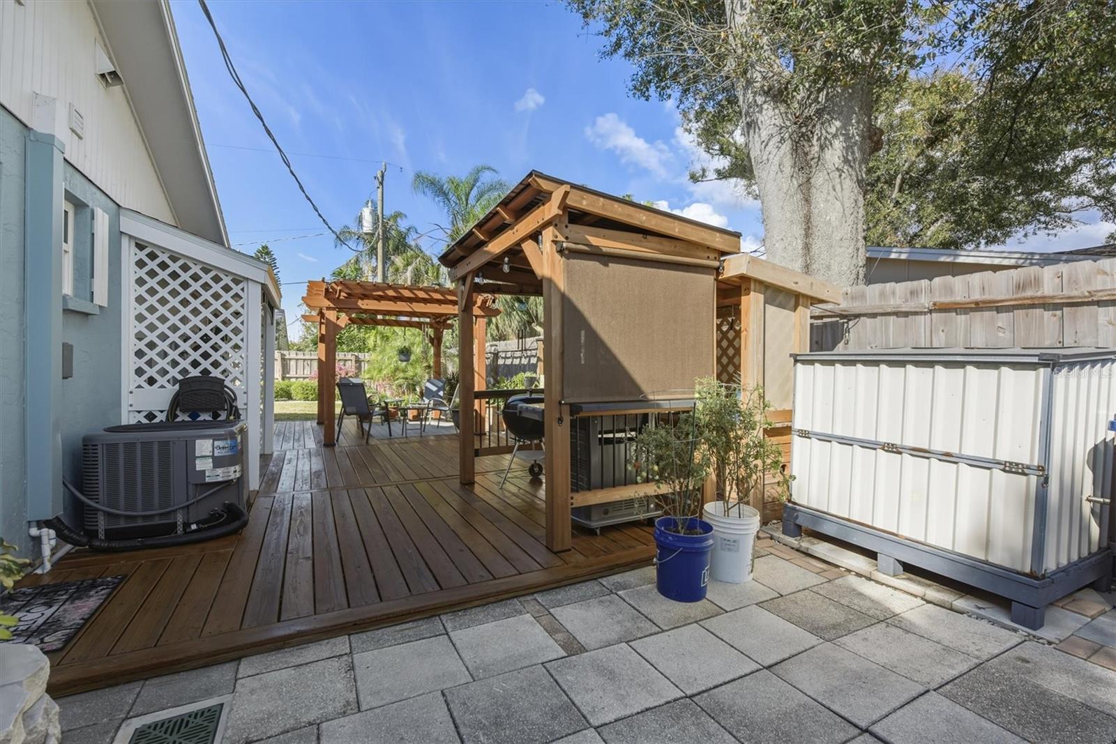 SOUTH VENICE - Residential