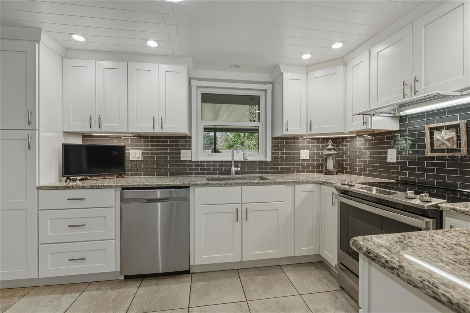 SOUTH VENICE - Residential