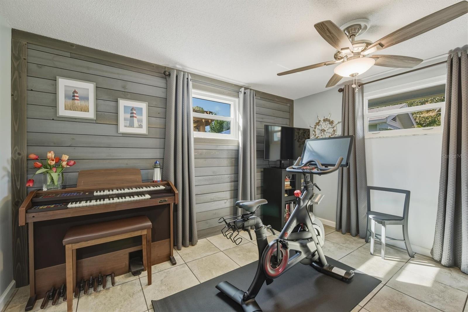 SOUTH VENICE - Residential