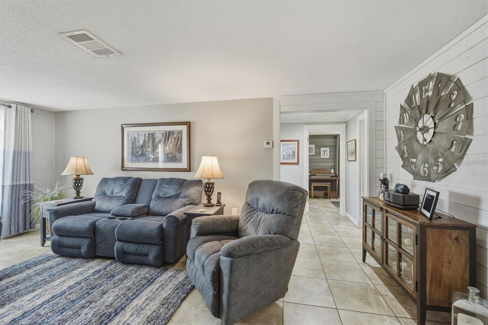 SOUTH VENICE - Residential