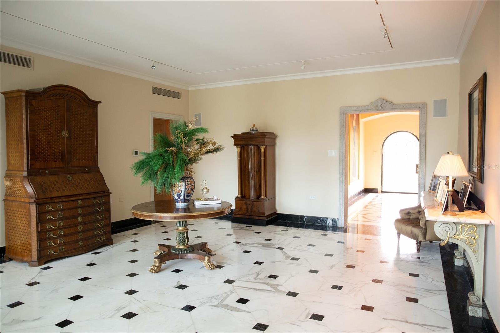 URB. SAN PATRICIO ESTATES - Residential