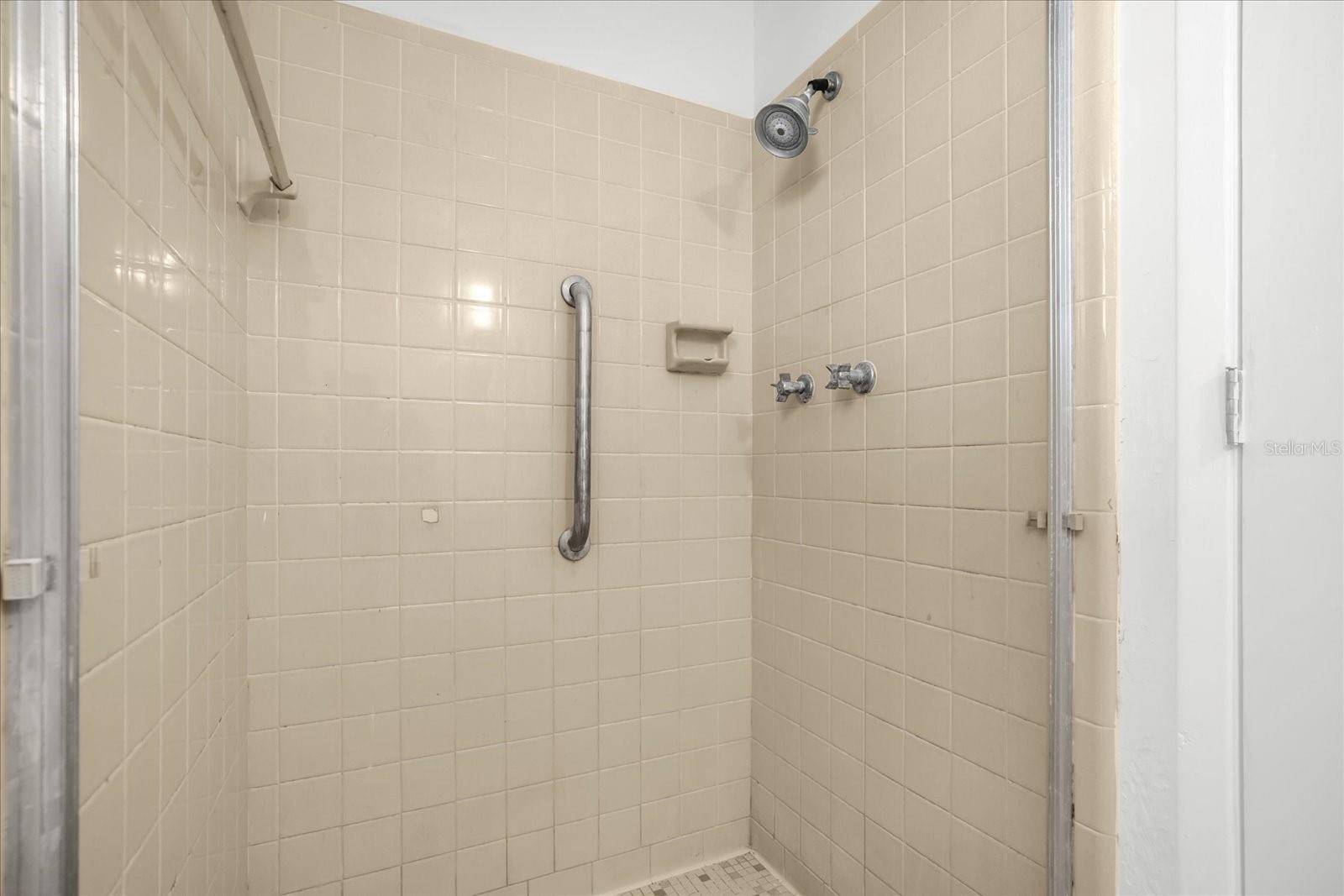 BREEZEWOOD PARK UNIT 03 - Residential