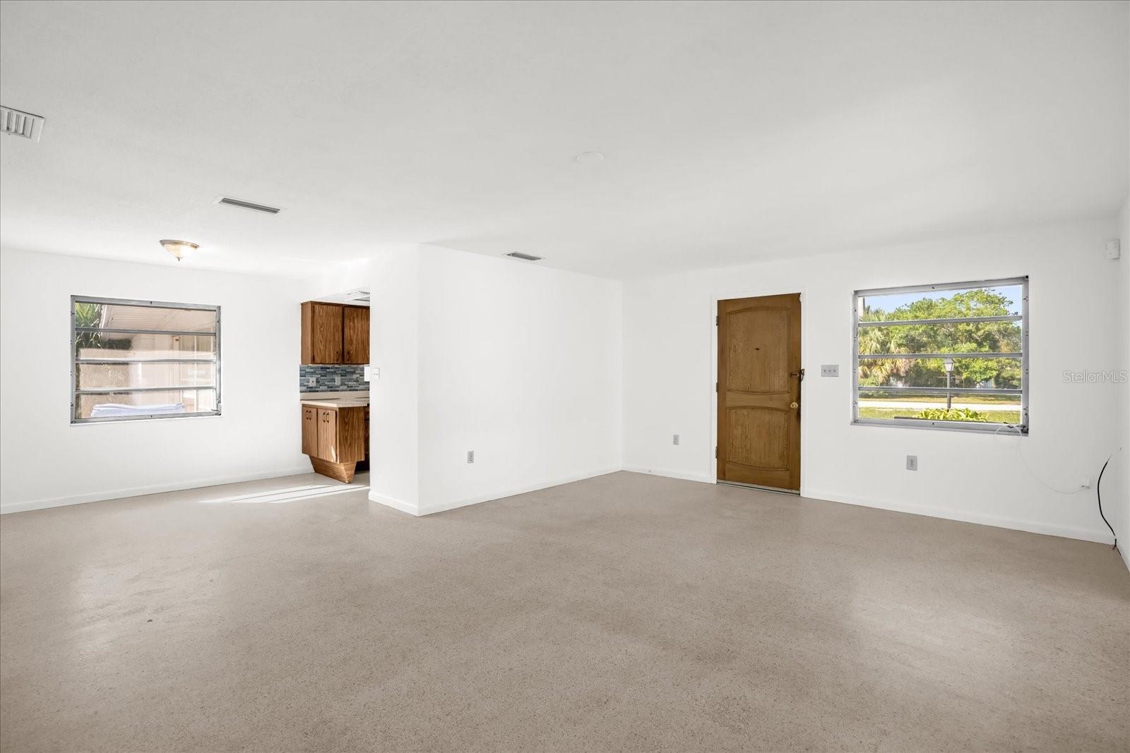 120 E ROBERTS STREET