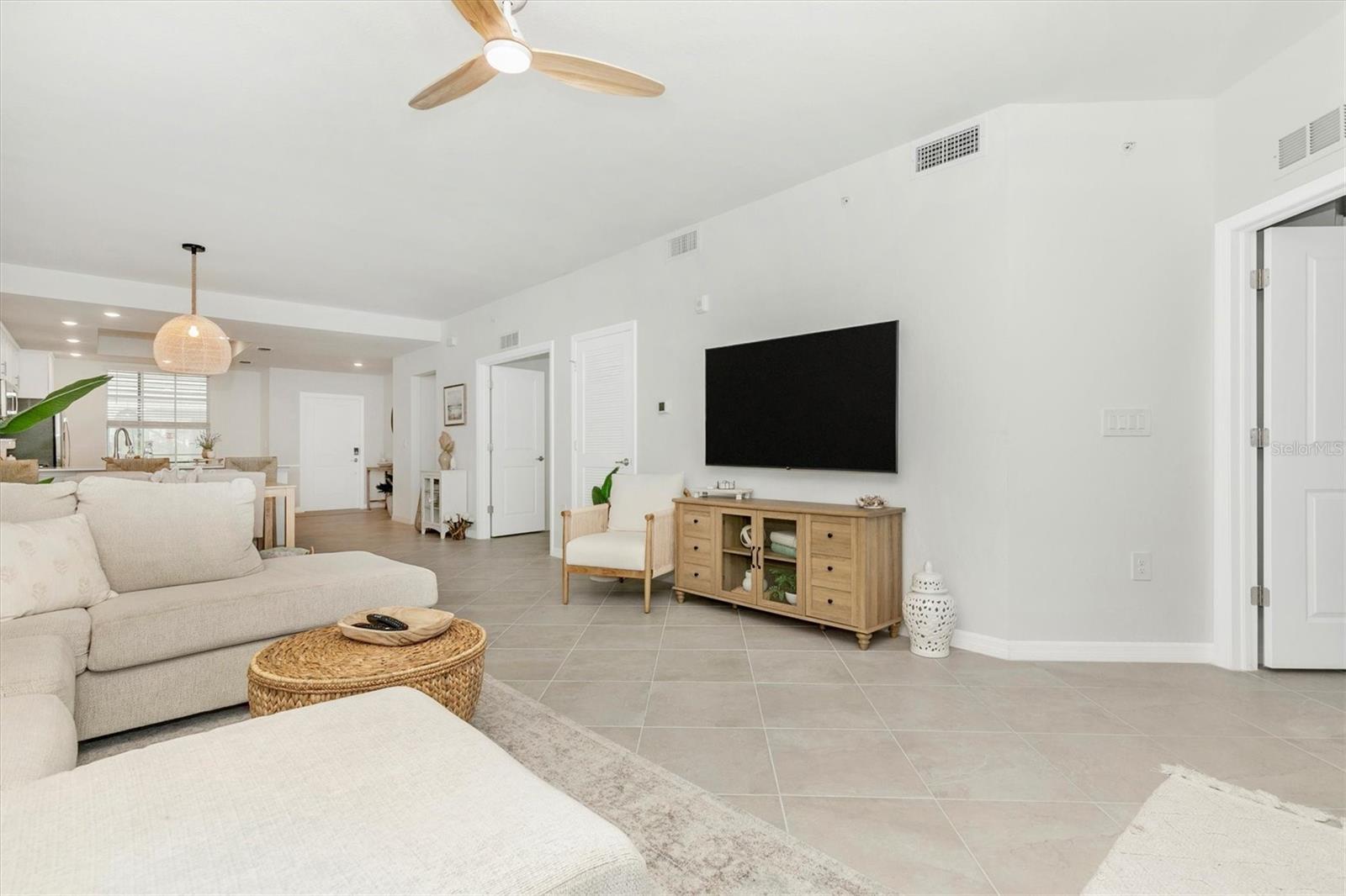 WELLEN PARK GOLF & COUNTRY CLUB - Residential Lease