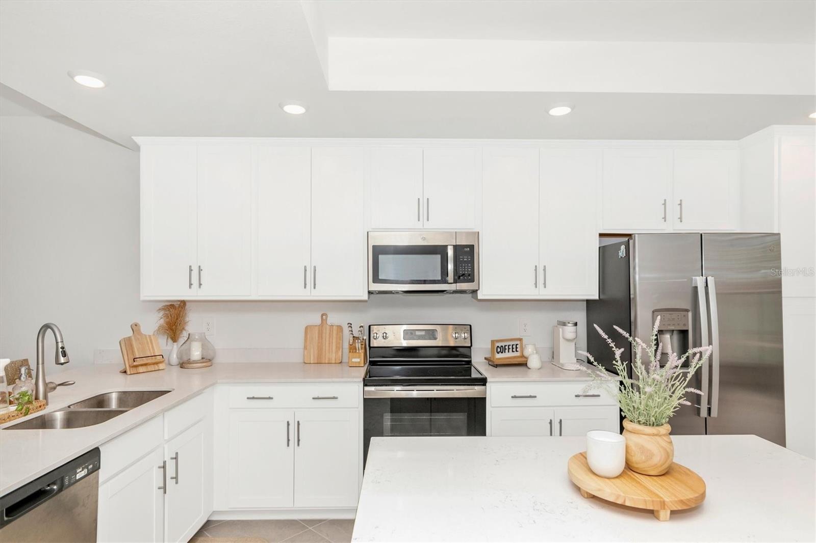 WELLEN PARK GOLF & COUNTRY CLUB - Residential Lease