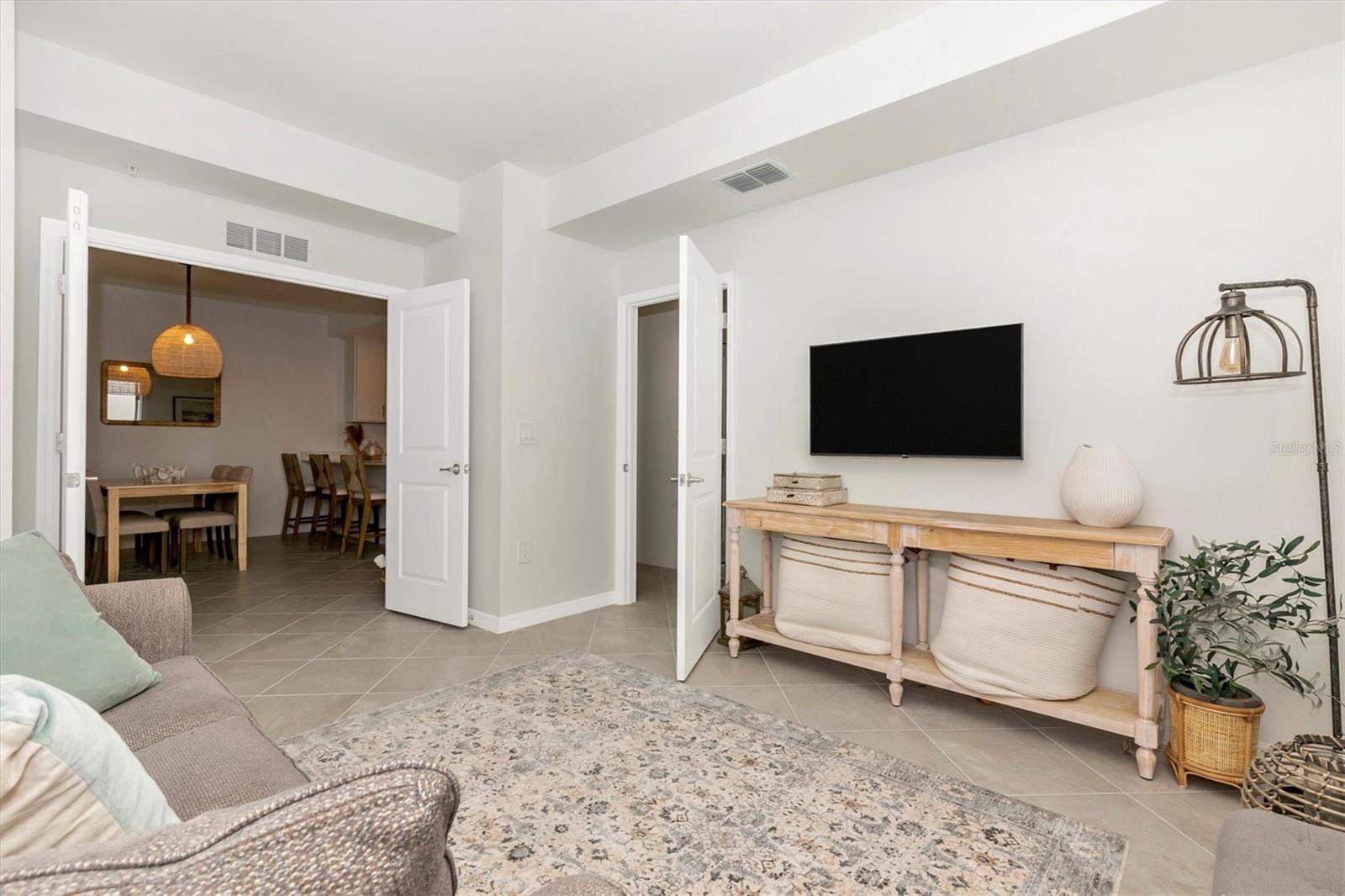 WELLEN PARK GOLF & COUNTRY CLUB - Residential Lease