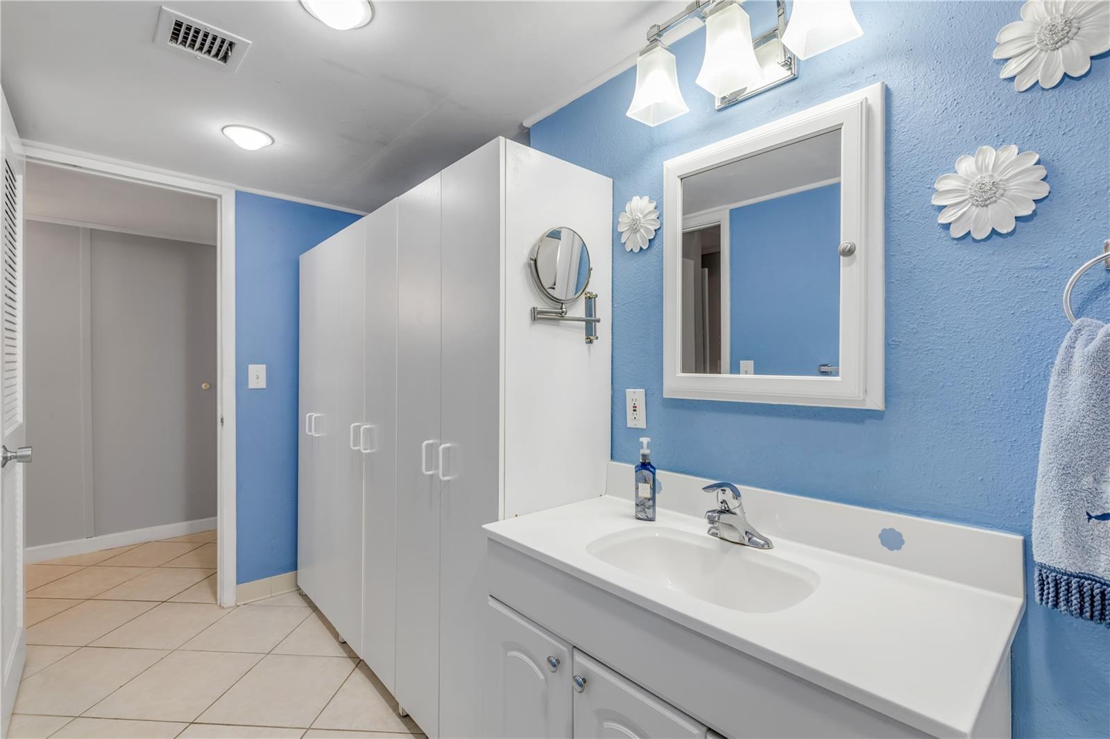 OCEAN VIEW TOWERS - Residential