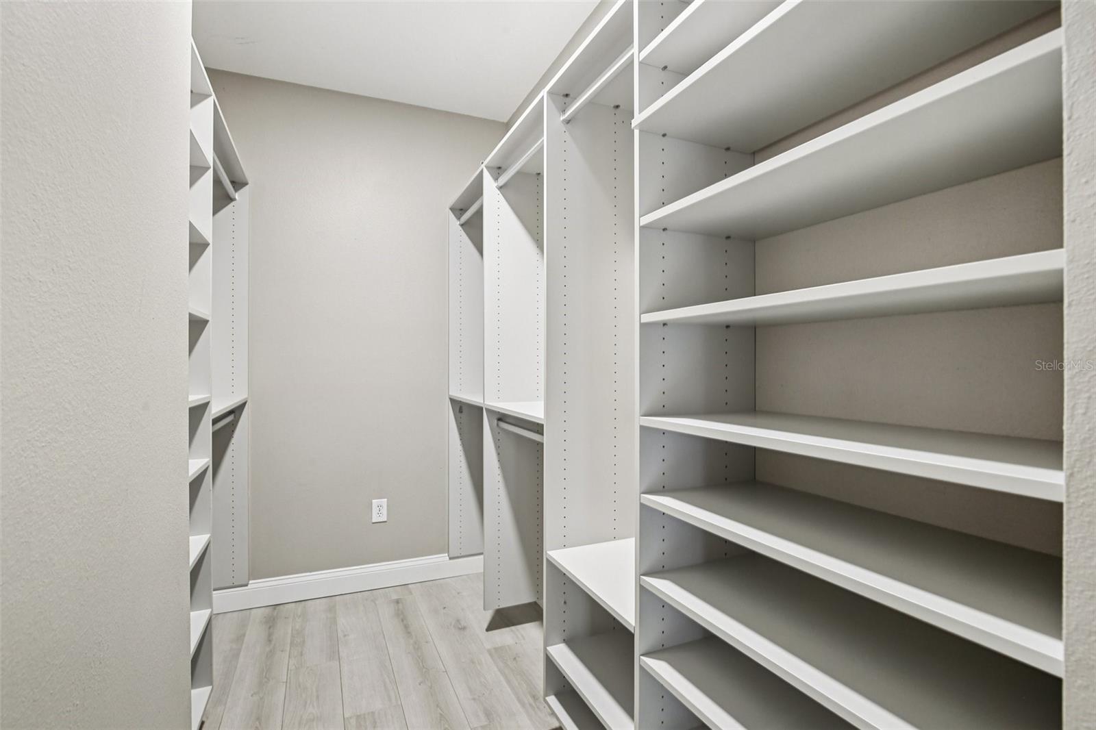 HYDE PARK WALK A CONDO - Residential