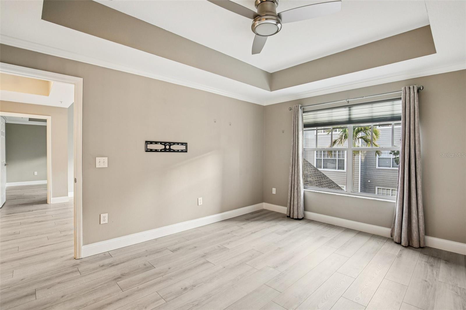 HYDE PARK WALK A CONDO - Residential