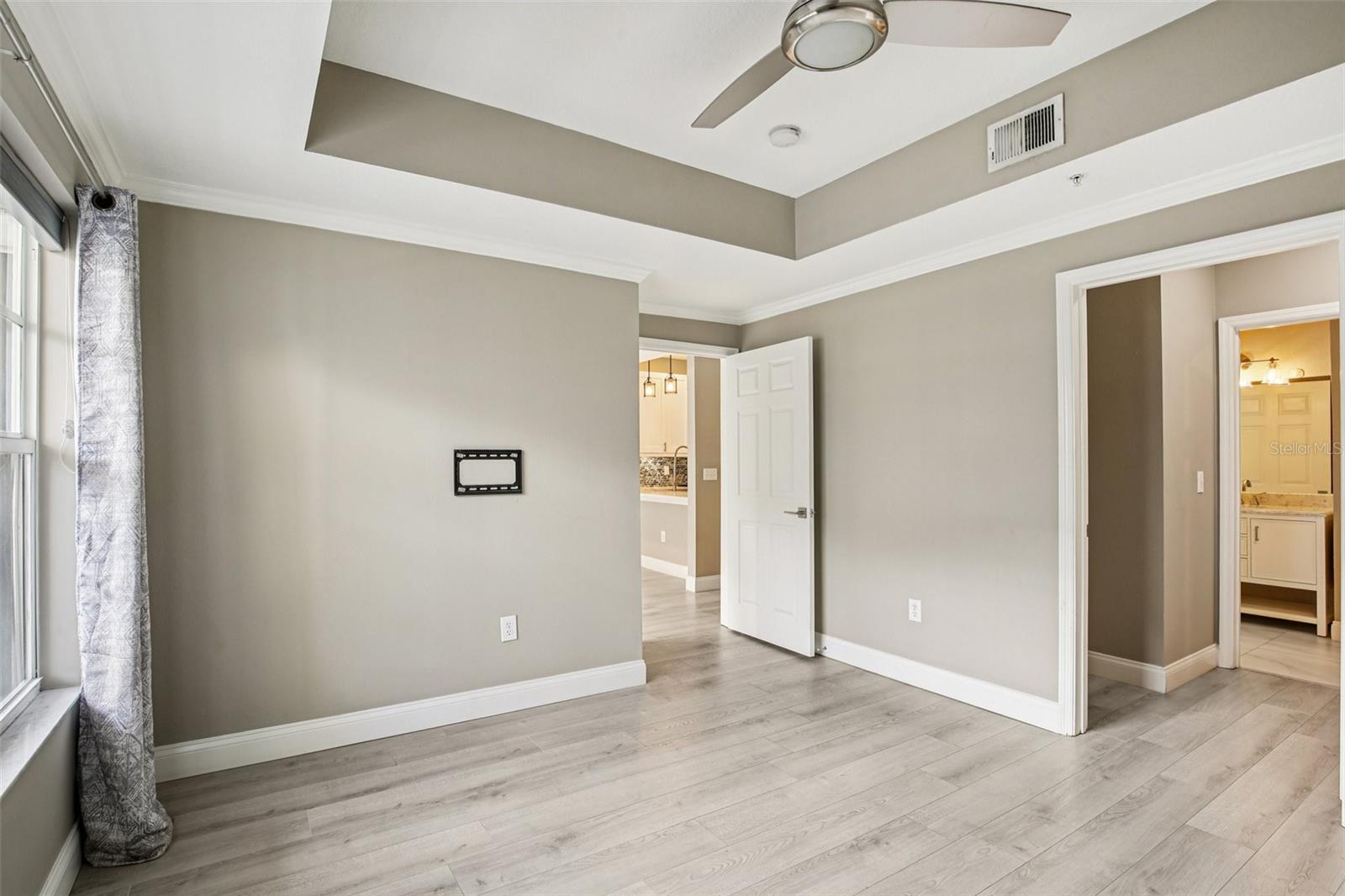 HYDE PARK WALK A CONDO - Residential