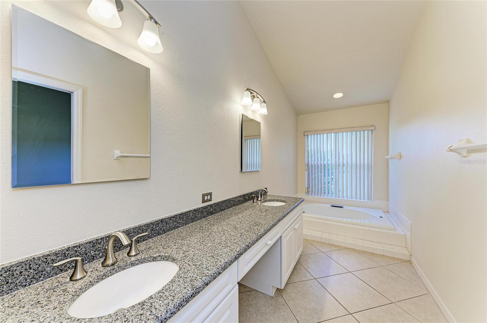 RIVER CLUB - Residential