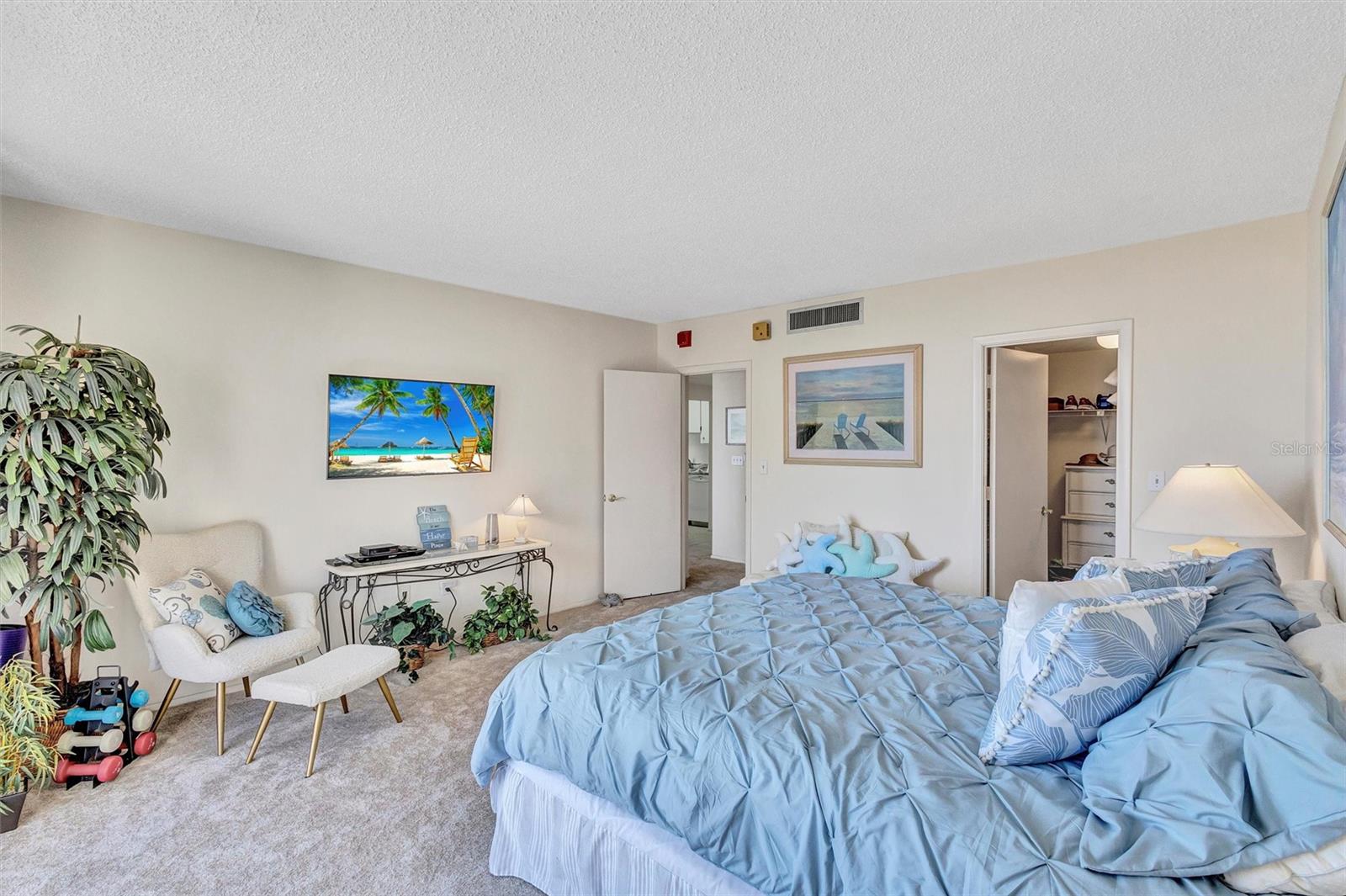 LIDO BEACH CLUB - Residential