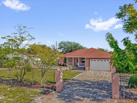 Property photo of 910 W Rich Drive, Mount Dora, FL 32757