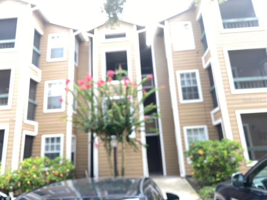 REDUCED ! 2 Bedroom/ 1 Bath Condo on a Third Floor. Close to major Shopping centers/ Banks and Airport. Washer and dryer included.!! Call to apply...