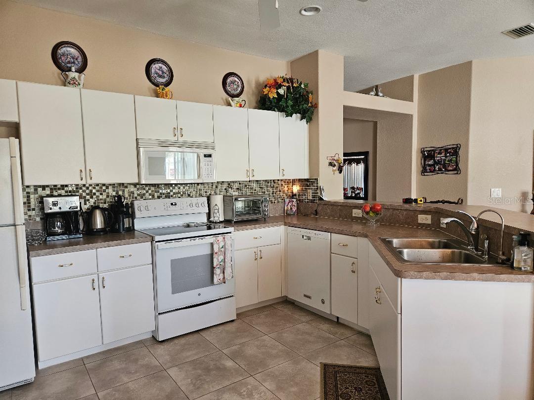 2915 BELLEVILLE TERRACE