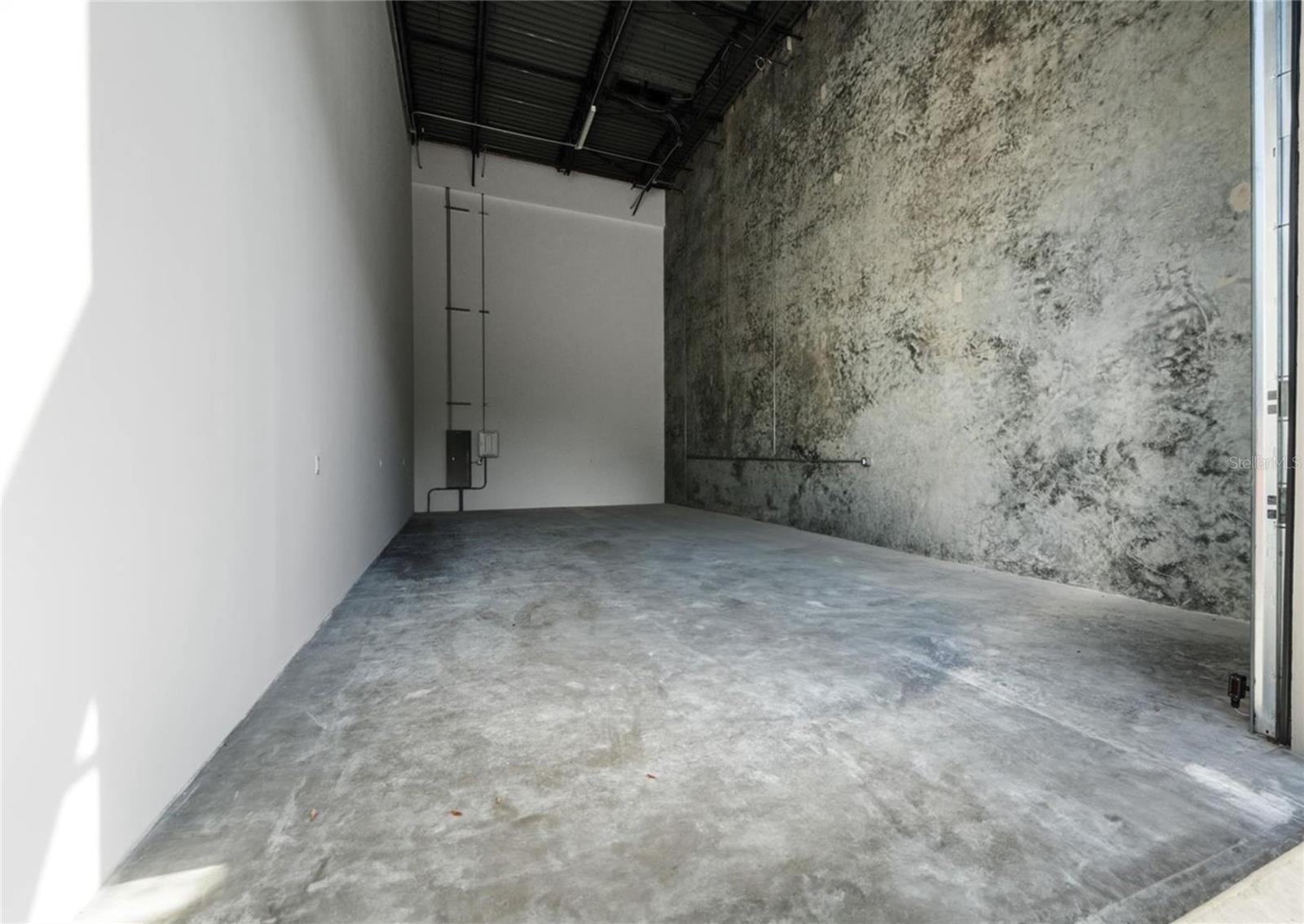 MOTOR ENCLAVE PH 1 - Commercial Sale