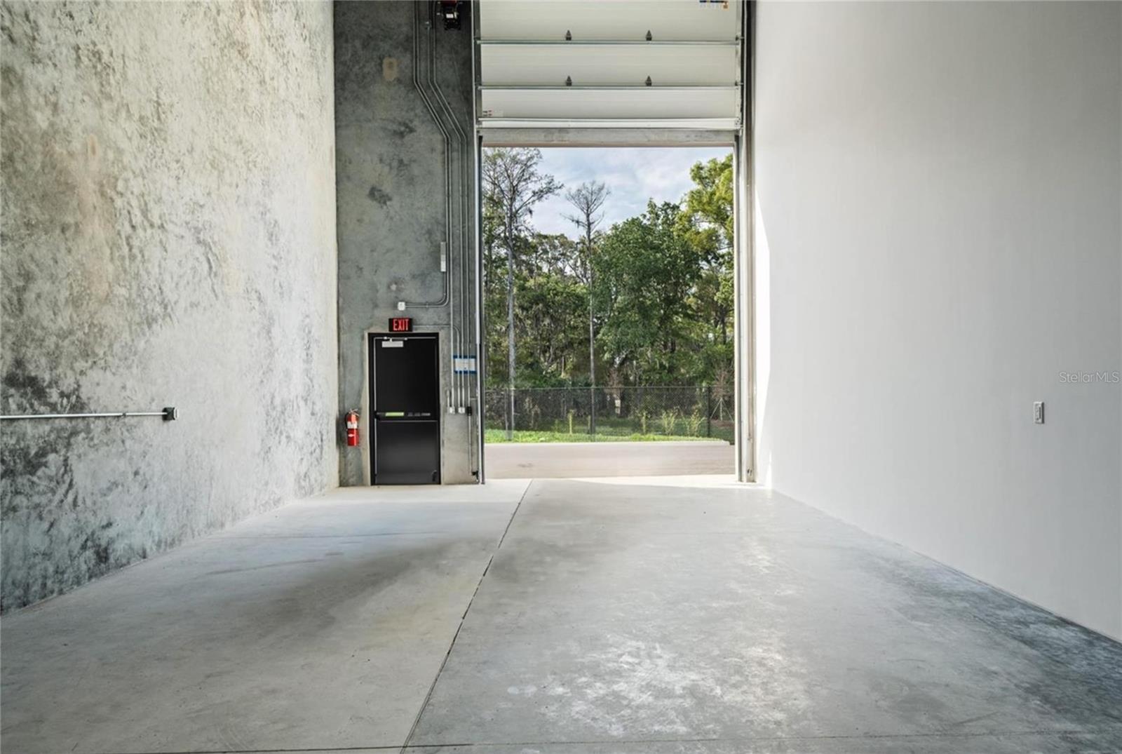 MOTOR ENCLAVE PH 1 - Commercial Sale