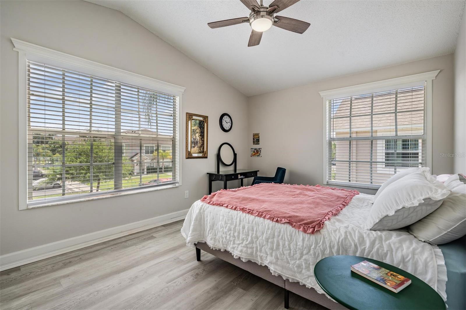 THE TOWNHOMES AT KENSINGTON - Residential