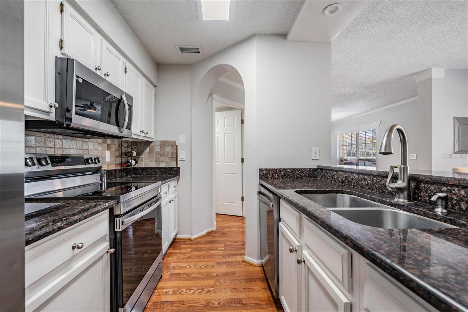 THE TOWNHOMES AT KENSINGTON - Residential
