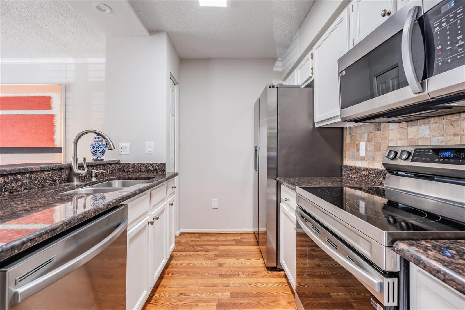 THE TOWNHOMES AT KENSINGTON - Residential