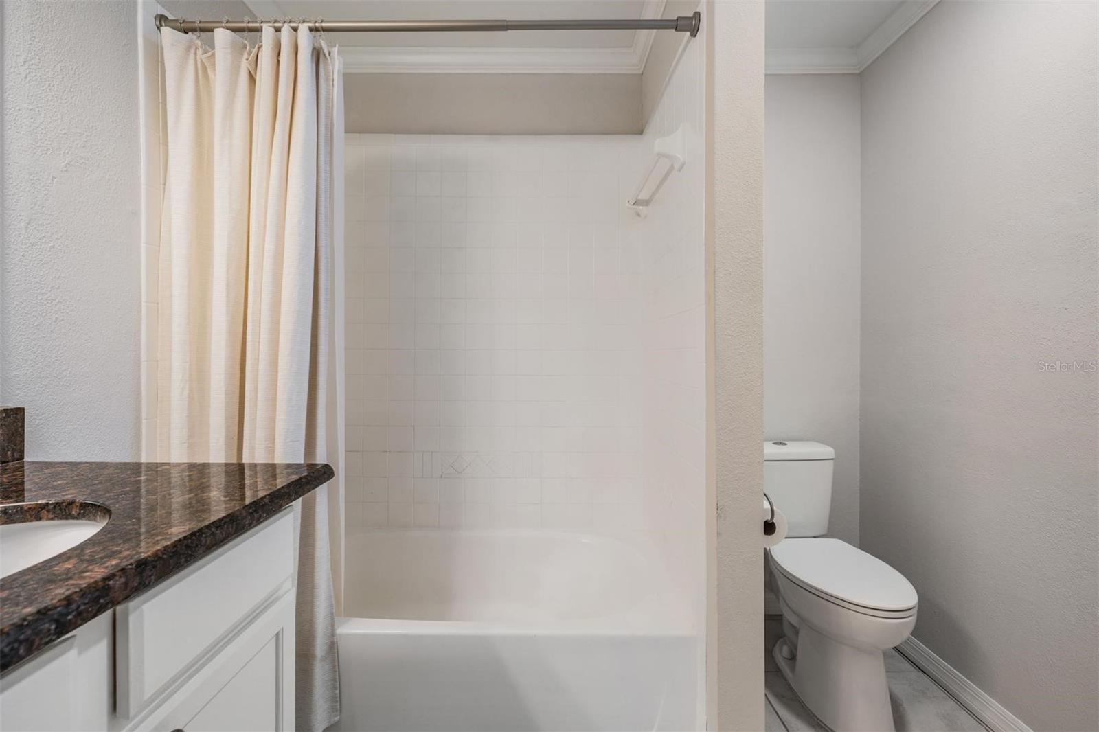 THE TOWNHOMES AT KENSINGTON - Residential