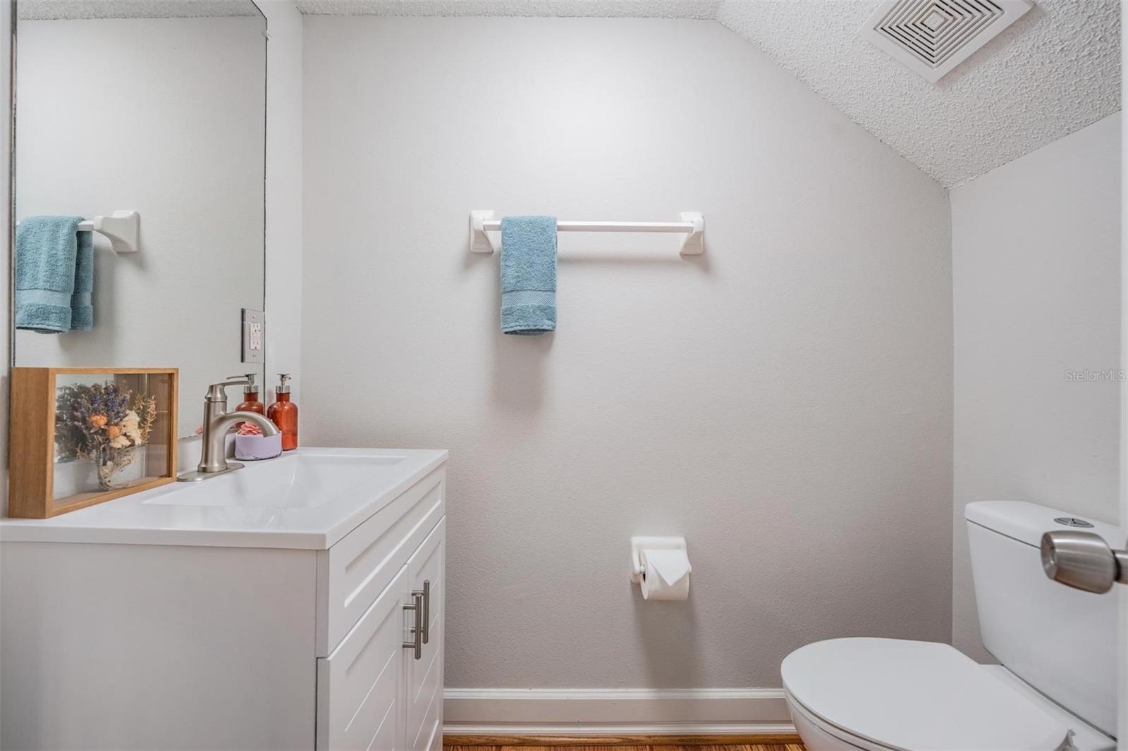 THE TOWNHOMES AT KENSINGTON - Residential