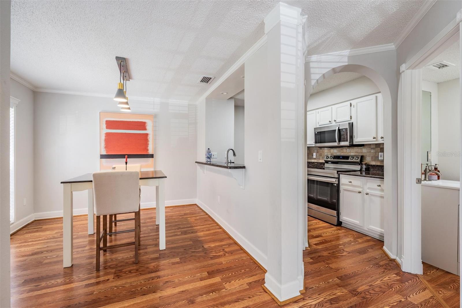 THE TOWNHOMES AT KENSINGTON - Residential