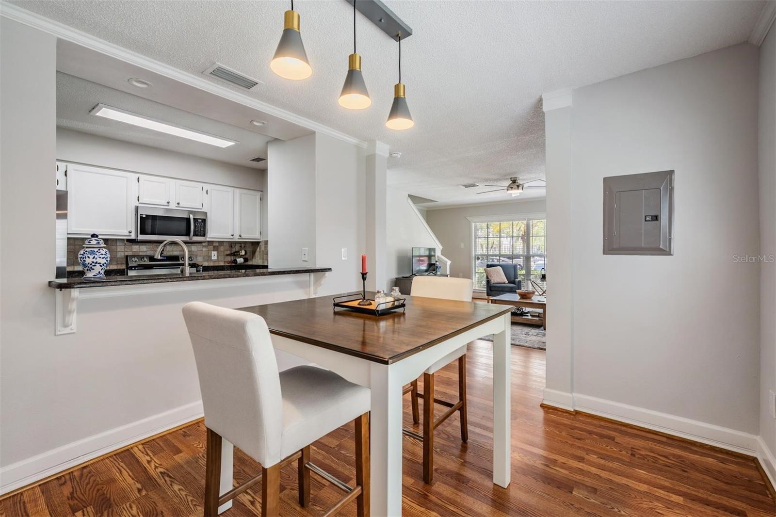 THE TOWNHOMES AT KENSINGTON - Residential