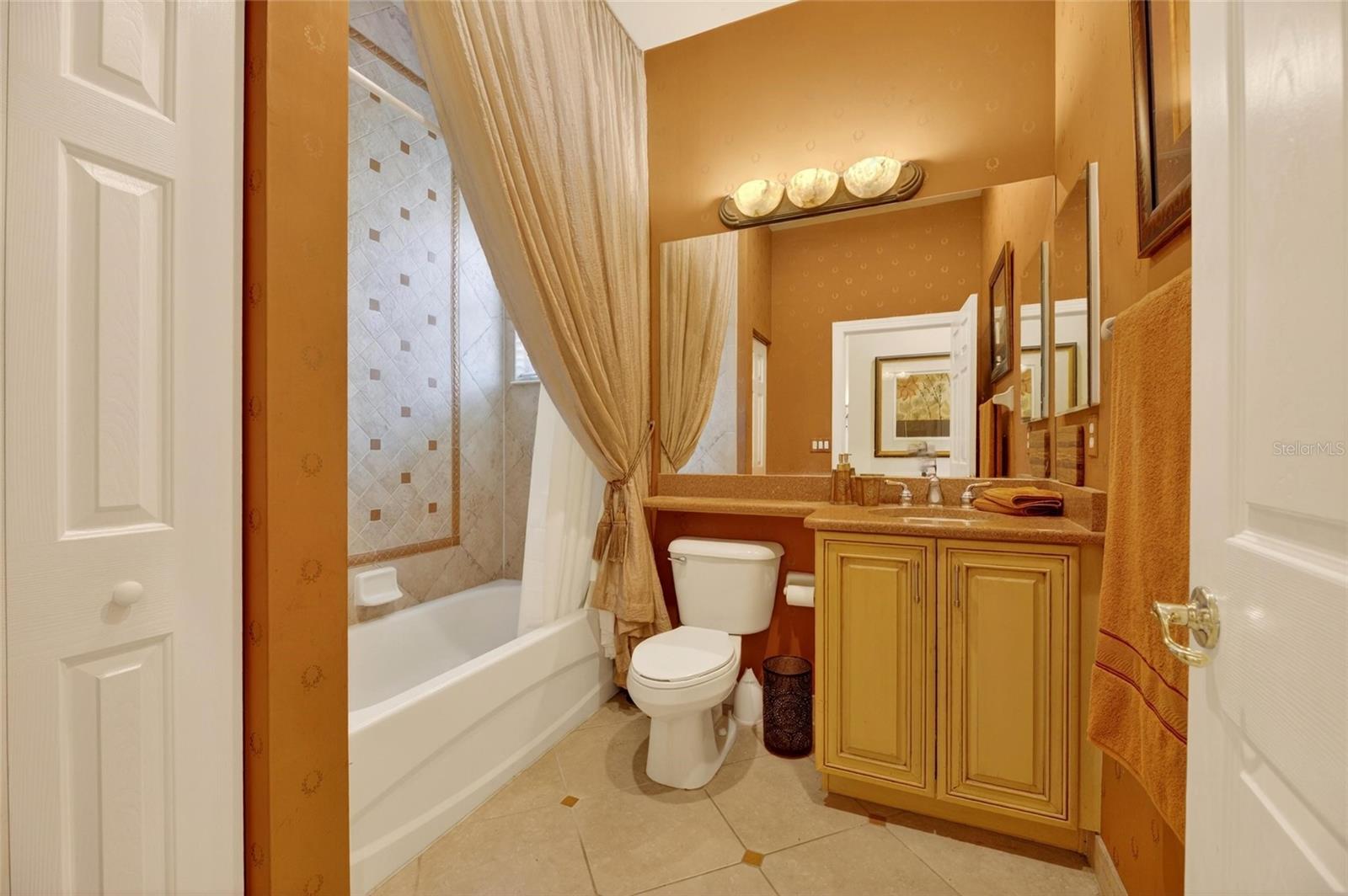 VALENCIA LAKES PH 1 - Residential