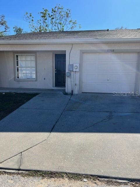 Welcome to this 3 bedroom 2 bath townhome located in Dade City. Featuring large kitchen/living space, Refrigerator, dishwasher, stove/microwave combo and lots of cabinet space. This home features a 1 car garage with washer/dryer hookups.