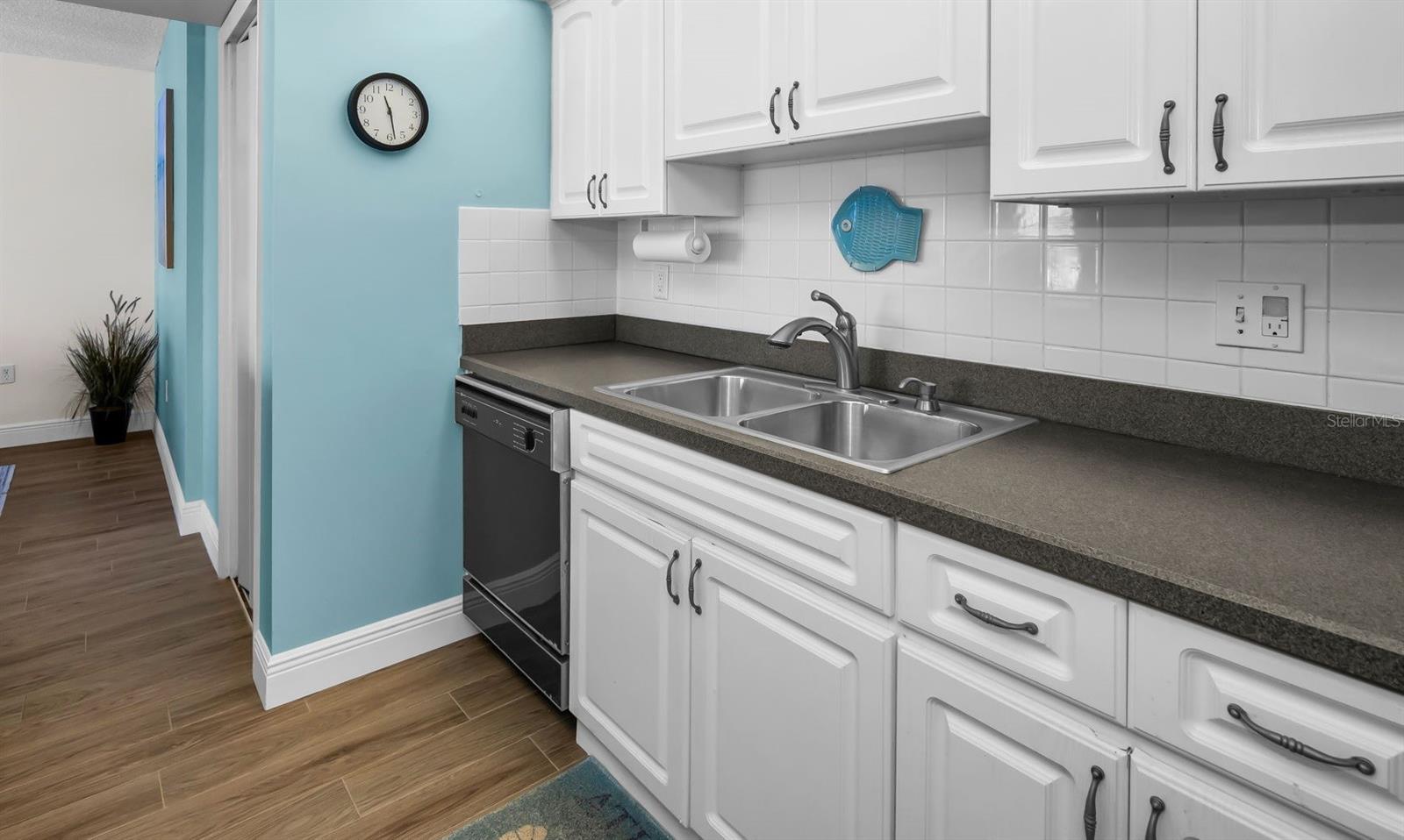 EDGEWATER ARMS 4TH CONDO - Residential