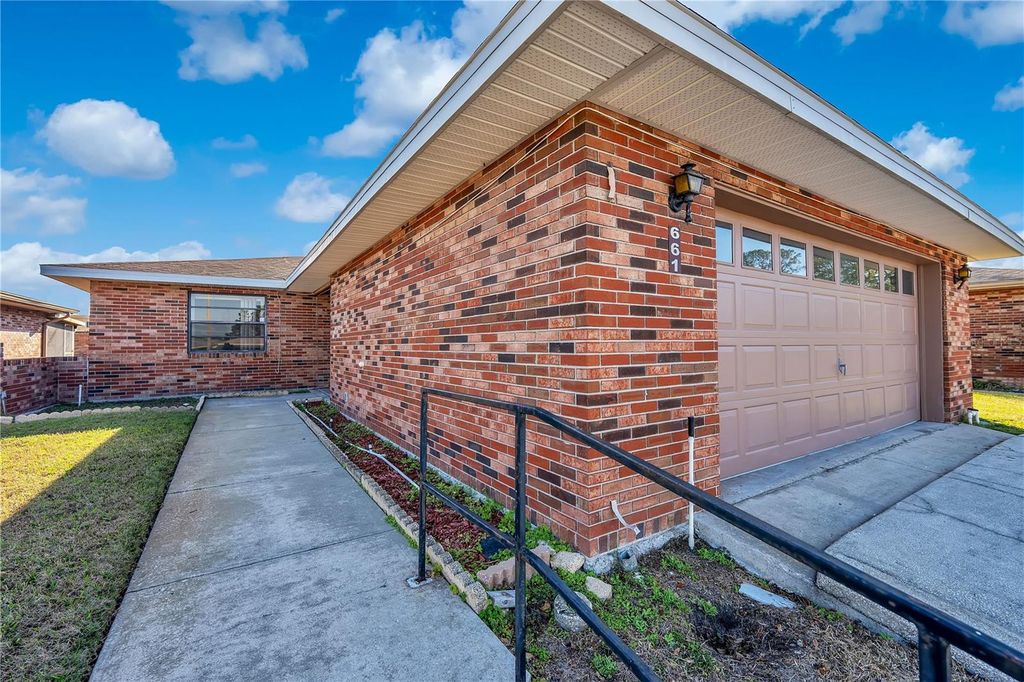 Photo of 661 Lake Carolyn Circle, Lakeland, FL 33813 (MLS # L4959904)