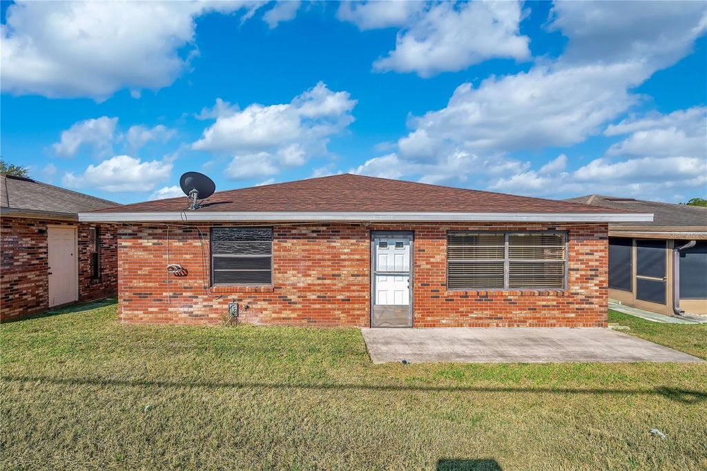 Photo of 661 Lake Carolyn Circle, Lakeland, FL 33813 (MLS # L4959904)