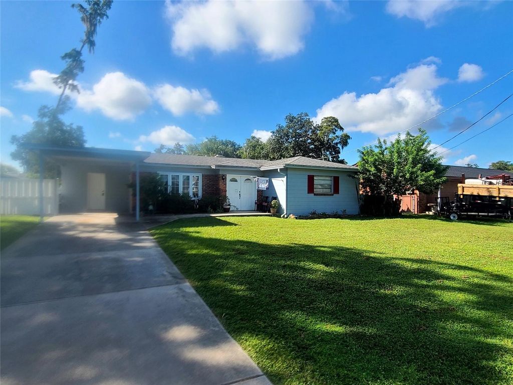 Photo of 18810 Tracer Drive, Lutz, FL 33549 (MLS # TB8427732)