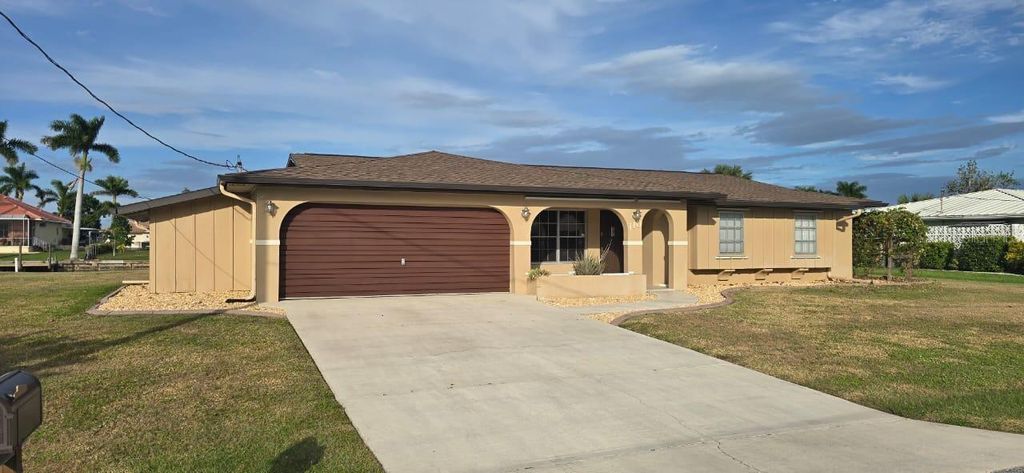 Photo of 110 Sinclair Street SE, Port Charlotte, FL 33952 (MLS # C7524611)