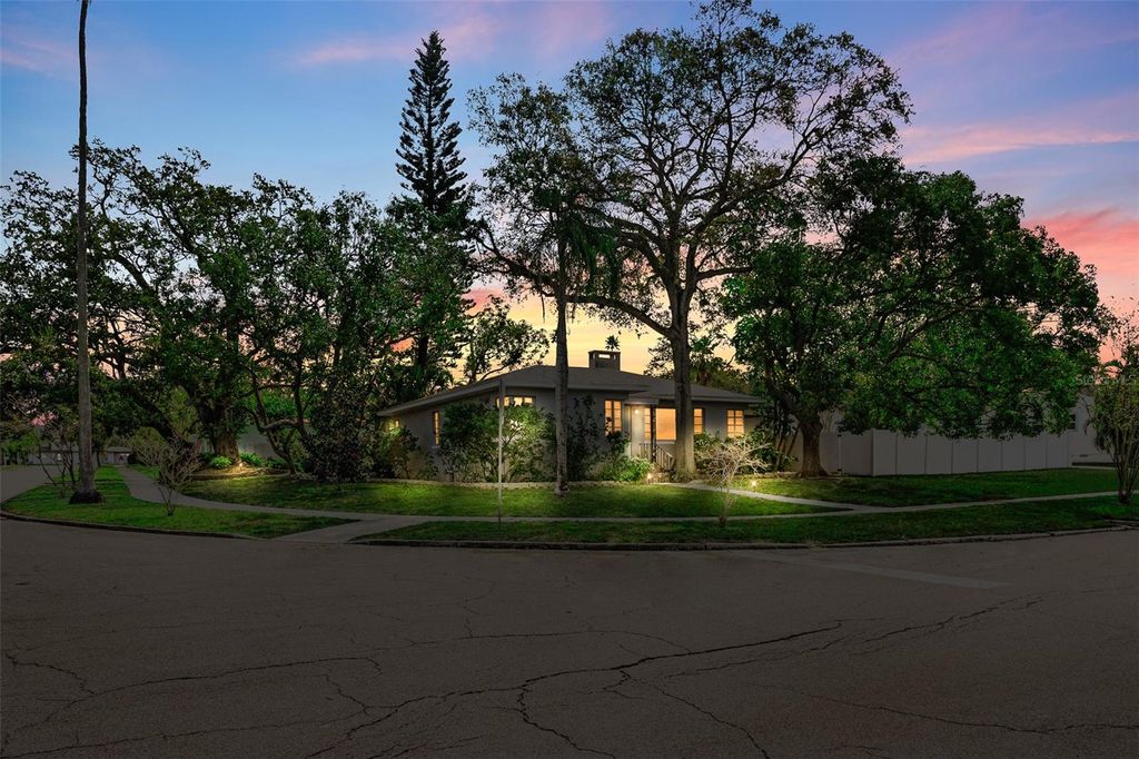 Photo of 325 Orangeview Avenue, Clearwater, FL 33755 (MLS # TB8465298)